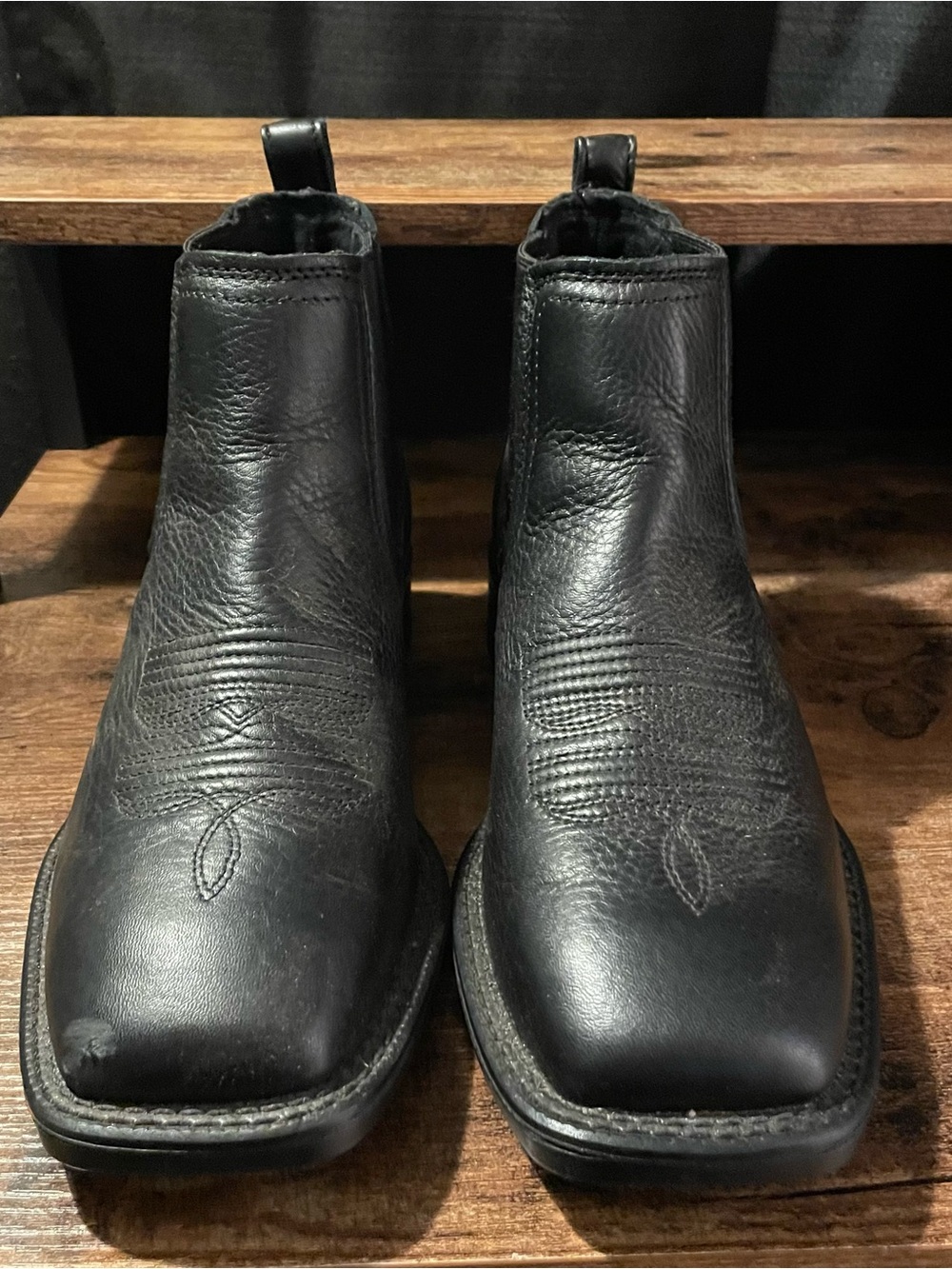 Ariat Black Leather Chukka Boots with Subtle Stitching